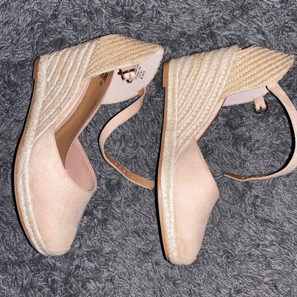 Pink strapped wedges - Picture 3 of 4